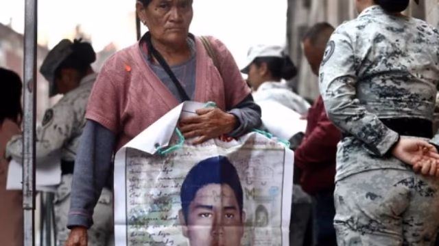Sheinbaum se reúne con padres de Ayotzinapa para presentar avances