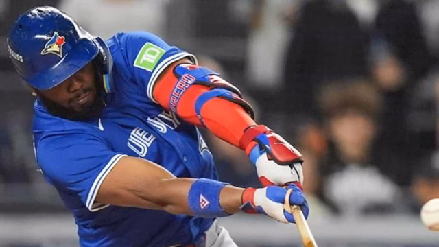 Azulejos derrotan a Yankees y avanzan a Serie de Campeonato