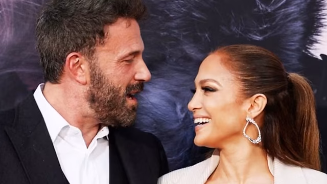 Ben Affleck elogia a Jennifer López en estreno de El beso de la Mujer Araña