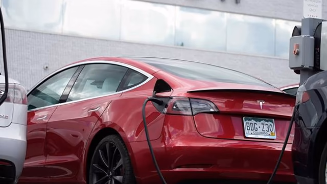 Tesla enfrenta nueva investigación por su conducción autónoma