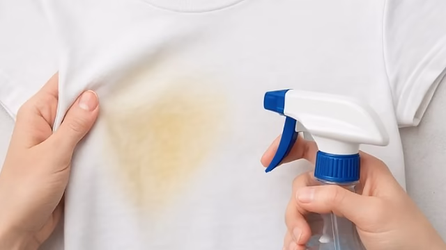 El truco infalible para salvar tu ropa blanca del amarillo