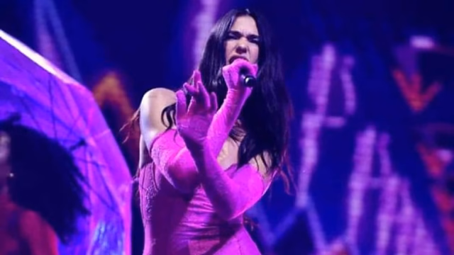Dua Lipa sufre consecuencias de su inmersión culinaria en México