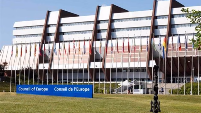 Europa debate reducir protecciones a migrantes mientras la migración irregular baja