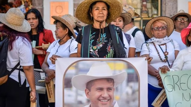 La mayoría desaprueba la respuesta gubernamental al crimen de Carlos Manzo