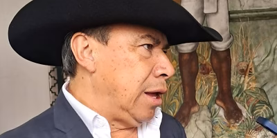 Alcalde de Huatusco gestiona regreso de ambulancias y patrullas y plantea hospital de especialidades