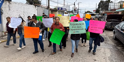 Docentes de la UPAV denuncian adeudos de hasta ocho meses y bloquean carretera federal 140