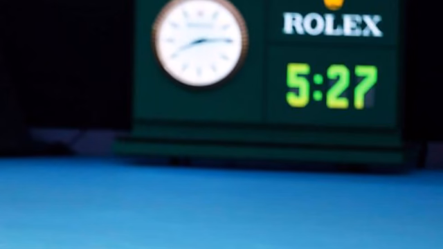 Djokovic vence a Sinner y busca su título 25 ante Alcaraz