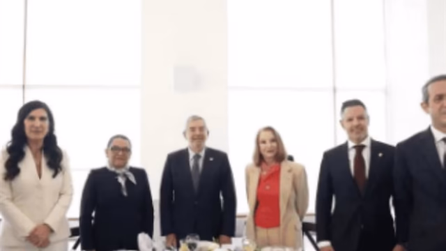 Gobierno y Congreso reconocen al cuerpo diplomático en la REC 2026
