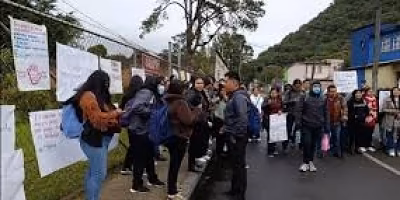 Conafe educators demonstrate in Xalapa and Orizaba over payments and lack of labor rights