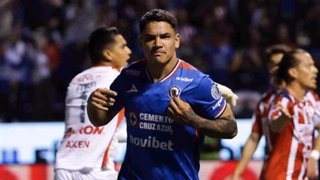 Cruz Azul frena en seco a Chivas y su racha invicta