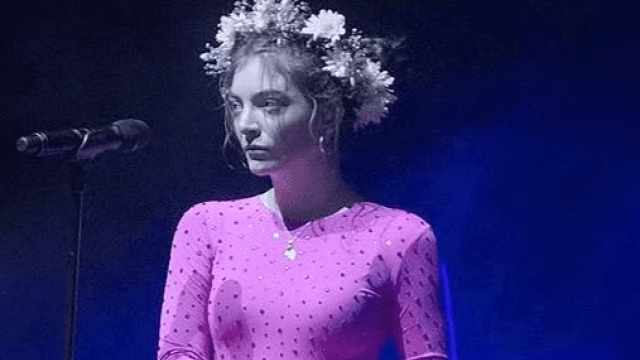 Lorde suma su voz y su dinero contra las políticas migratorias