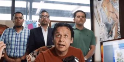 Marx Arriaga pernocta en la SEP entre tamales y transmisiones