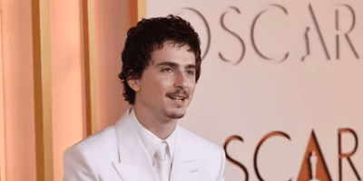 Chalamet se sonroja tras broma de Conan en los Oscar