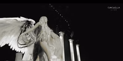 Das Hologramm von Lisa beim Coachella, das man nur sah, wenn man zu Hause war