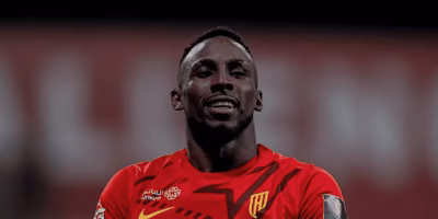 Julián Quiñones unstoppable: double and leading scorer in Arabia