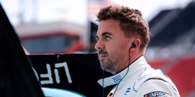 Muñiz crashes in his NASCAR debut but does not give up