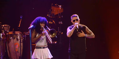 Alejandro Sanz erobert Hidalgo, Texas mit einem Full House