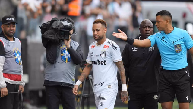 Error arbitral complica a Neymar antes de la convocatoria mundialista