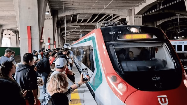 Falla mecánica interrumpe servicio del Tren Suburbano hacia el AIFA