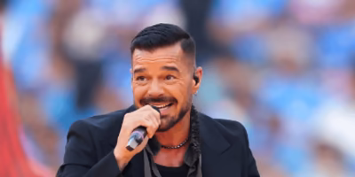 Ricky Martin sufre ataque con gas lacrimógeno en concierto en Montenegro
