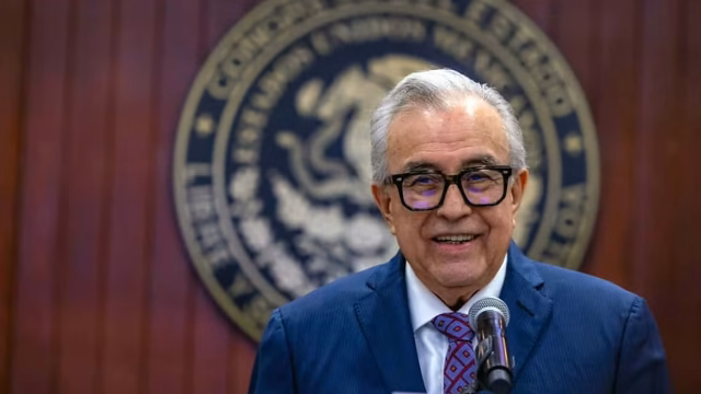 Rocha Moya comparece ante la FGR por acusaciones de EU