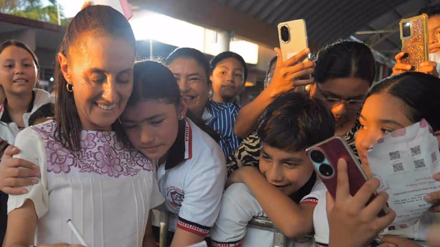 Sheinbaum entrega Beca Rita Cetina en Tabasco