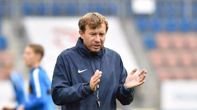 UEFA inhabilita de por vida a entrenador que filmó a jugadoras