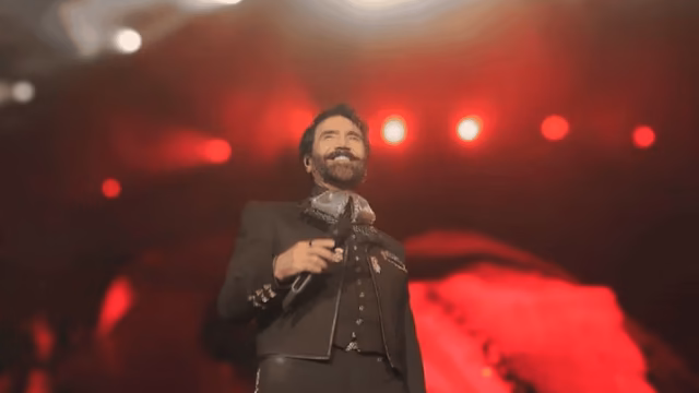 Alejandro Fernández rompe récord con serenata masiva en Guadalajara