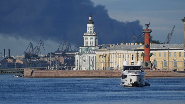 Drones ucranianos incendian terminal petrolera en San Petersburgo