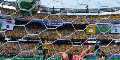 Ecuador vence a Alemania y sigue con vida en el Mundial