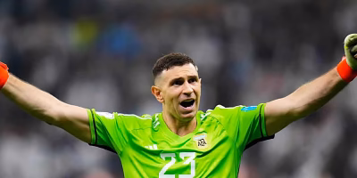 Emiliano Martínez: „Ich komme, ich komme“ trotz gebrochenem Finger