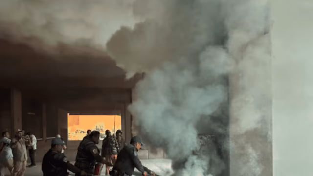 Grupo de la CNTE irrumpe en oficinas de la SEP