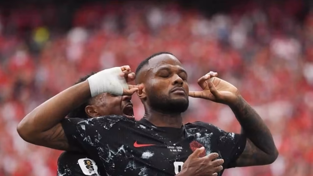 Jonathan David guia o Canadá à sua primeira vitória na Copa do Mundo