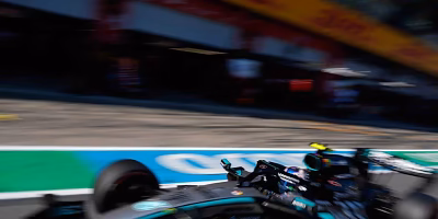Mercedes extiende su racha: Russell logra la pole en Spielberg