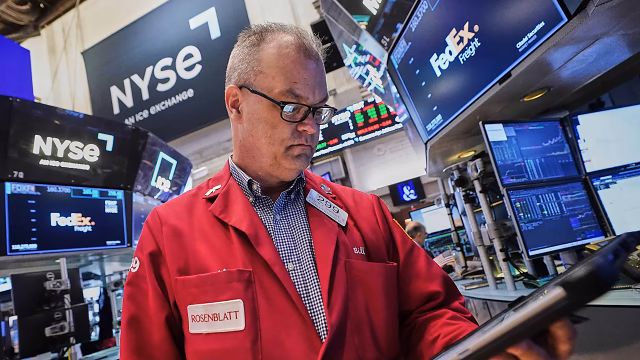 Petróleo sobe e Wall Street cai devido às tensões entre os EUA e o Irão