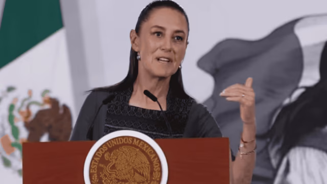 Sheinbaum desmiente que Salma Hayek la representara en el Mundial