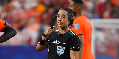 Sheinbaum reconoce a Katia Itzel García, primera mexicana en arbitrar en un Mundial