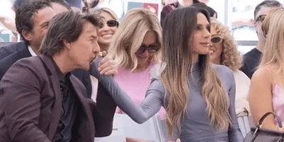 Tom Cruise kisses Victoria Beckham's hand at David's event