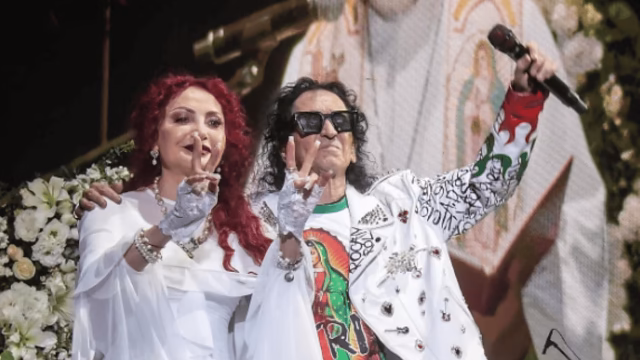Alex y Chela Lora renuevan votos con 15 mil testigos