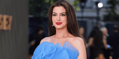 Anne Hathaway espera su tercer hijo y deslumbra en ‘La Odisea’