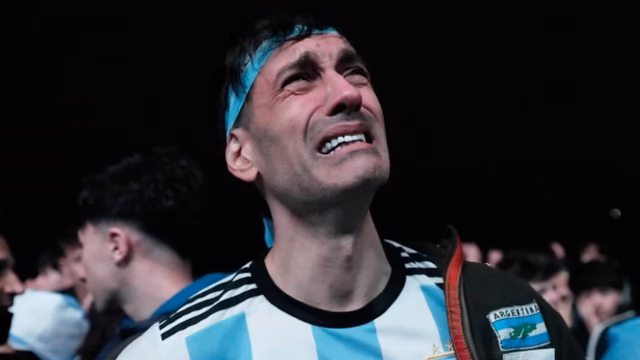 Argentina abraza a su selección tras caer en la final mundialista