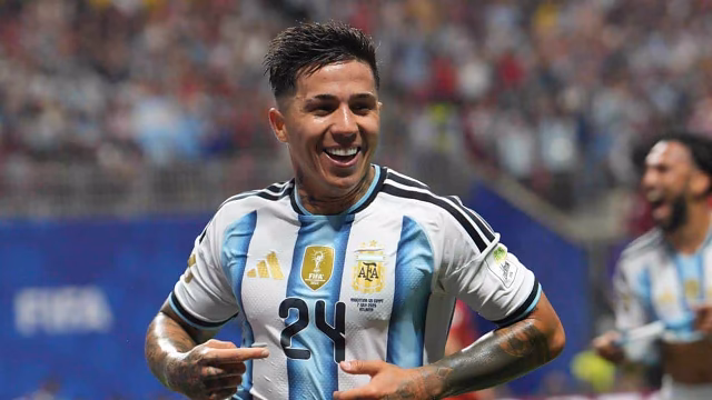 Argentinien schlägt mit 2:0 zurück und zieht im Viertelfinale ein