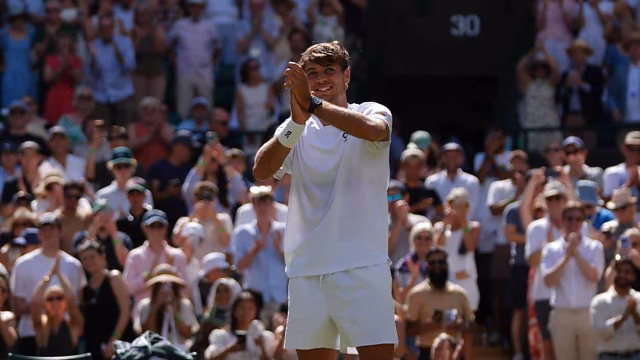 Cobolli avanza en Wimbledon con triunfo sobre De Minaur