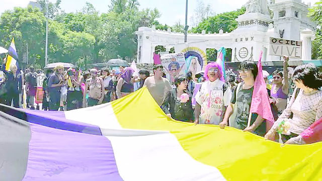 Comunidad no binaria marcha en CDMX por reconocimiento pleno