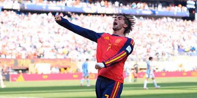 Espanha vence sua segunda Copa do Mundo ao vencer a Argentina na prorrogação