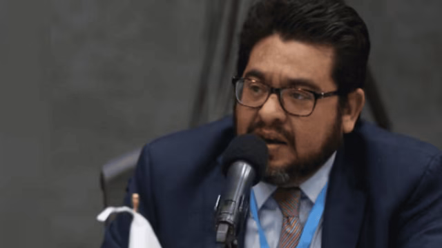 FGR destituye a fiscal especial contra servidores públicos