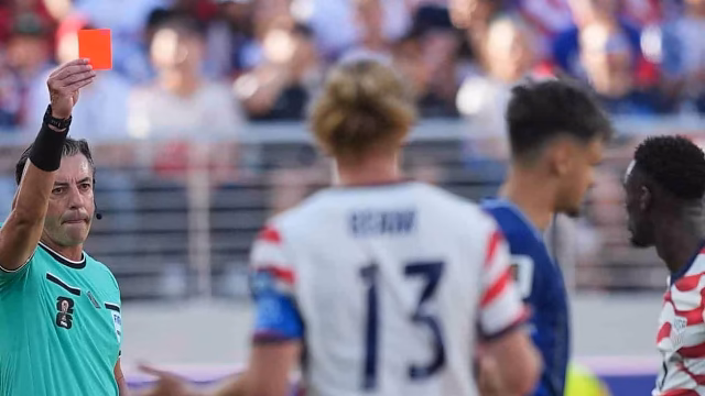 FIFA defiende a árbitro brasileño tras críticas de Trump