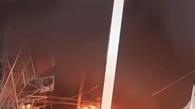 Fire consumes mango packing plant in Chahuites, Oaxaca
