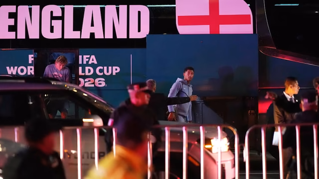 Inglaterra chega ao CDMX com meio vaias e marimba