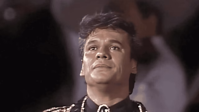 Juan Gabriel regresa a las salas de cine con su histórico concierto en Bellas Artes